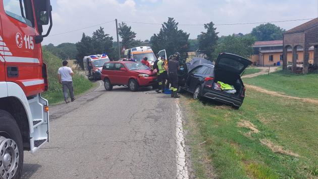 Cella, scontro tra due auto, in tre all'ospedale 