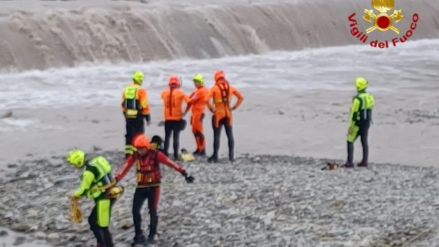 Giovane disperso nel Secchia, il tuffo nel fiume per un video da mettere online?