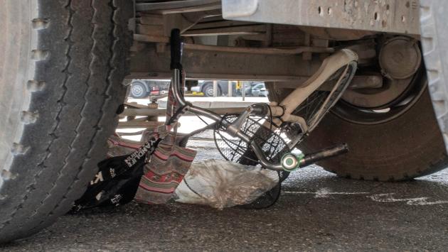 Milano, donna in bicicletta muore dopo essere stata  travolta da un uomo alla guida di una betoniera
