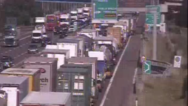 Autostrada, 2 chilometri di coda per incidente tra Fidenza e il bivio con l'A15. Code per curiosi in direzione opposta 