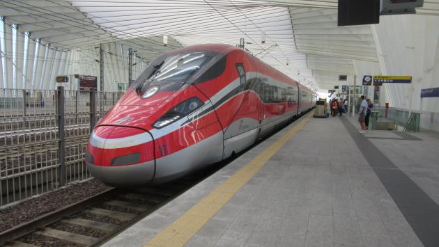 Lavori sui binari: dal 7 al 18 agosto i treni non si fermeranno alla Mediopadana 
