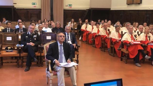 Il premio Nobel per la chimica Martin Chalfie ha ricevuto la laurea ad honorem in fisica dal nostro ateneo
