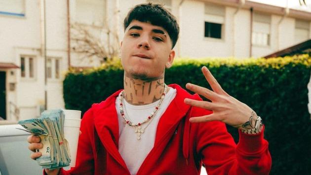 Colpi di pistola in casa discografica di un trapper, un ferito