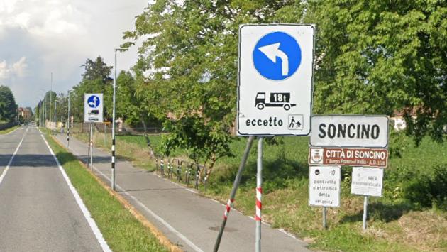 Pick-up sfonda una casa a Soncino, un morto e 4 feriti
