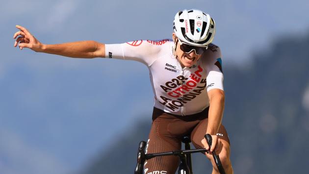Tour, Gall vince in solitaria la diciassettesima tappa. Vingegaard quarto, Pogacar crolla
