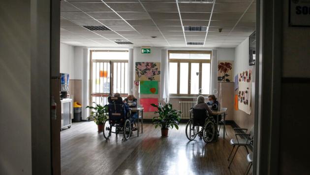 Fuga da film nella notte di un 92enne dalla Rsa