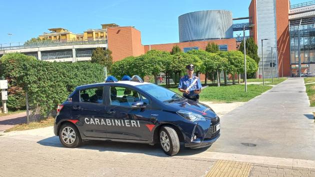 Svaligia l'auto di turisti francsi al parcheggio Duc: denunciato 
