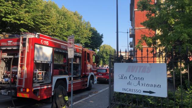 Incendio in viale Tanara, oggi saranno dimessi i tre ospiti portati in camera iperbarica a Vaio