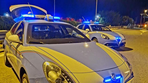 Tenta il furto in un appartamento di via  Bernini, ma il proprietario se ne accorge e lo insegue: arrestato da una pattuglia delle volanti finisce in via Burla