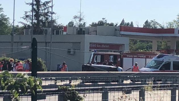 Parma, un'auto si ribalta sulla Tangenziale Sud dopo lo scontro con un camion