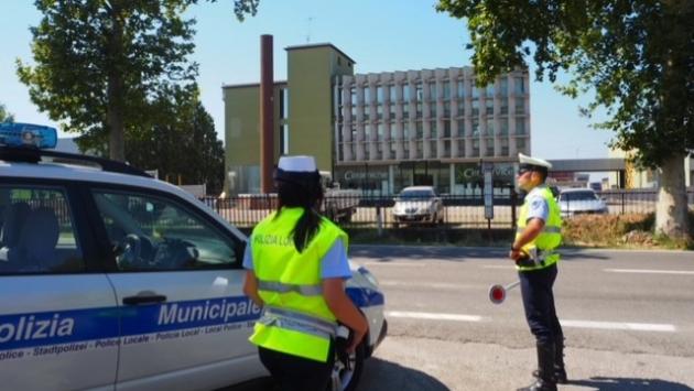In stato di ebbrezza non si ferma all’alt: denunciato e patente ritirata 