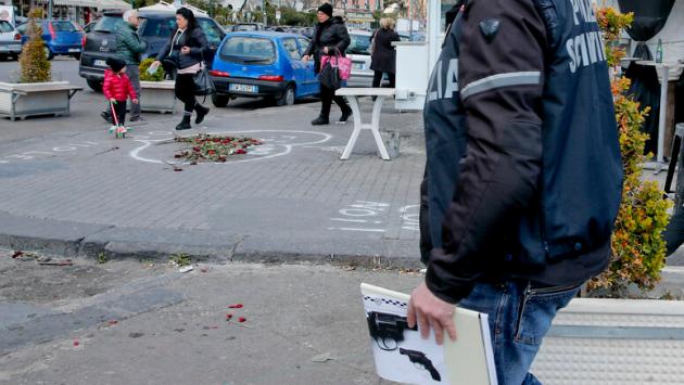 Giovane ucciso all'alba a Napoli, sospettato in Questura