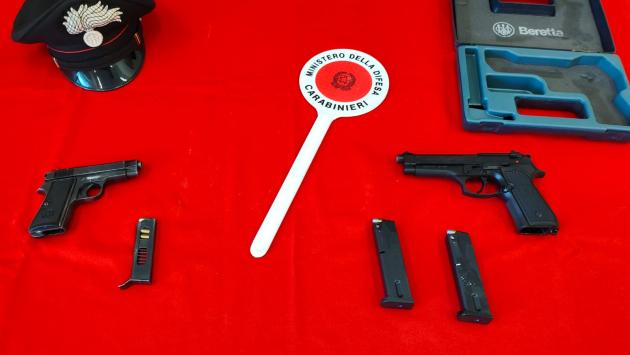Arrestato per ricettazione e detenzione di arma da fuoco