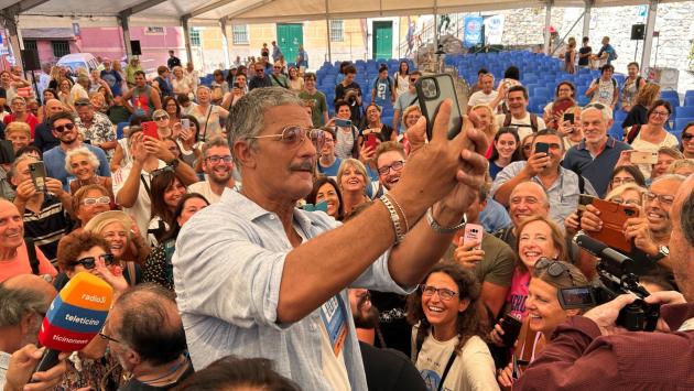 Fiorello show a Camogli: "L'opposizione della Meloni è il Pd? No, suo marito"