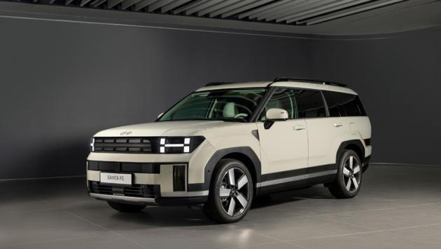 Hyundai Santa Fe è tutta nuova e sposa l'ibrido