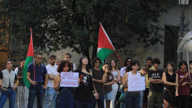 Studenti universitari in piazza per la liberazione di Khaled El Qaisi