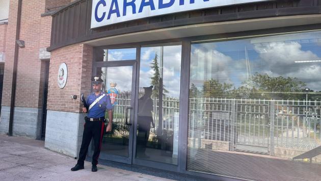 San Polo d'Enza, dopo il furto su un furgone fora una gomma per fuggire: denunciato dai carabinieri