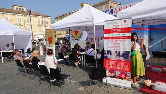 Grande successo per “Tieni in forma il tuo cuore” in piazza Garibaldi