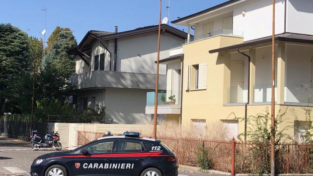 Via Varsavia, un uomo in stato di agitazione minaccia di lanciarsi dal terrazzo - In aggiornamento