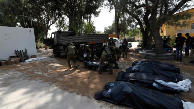 Israele, massacro di bambini a Kfar Aza: "Alcuni decapitati" nell'assalto palestinese