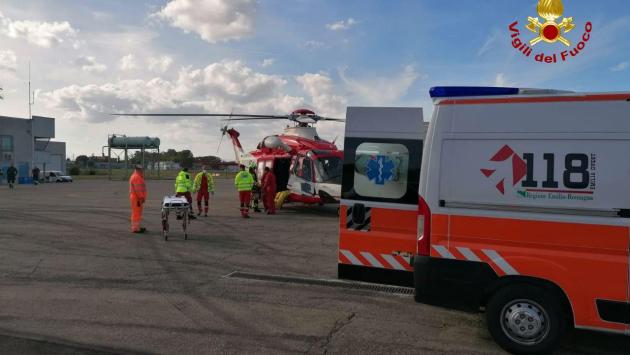 Cade in un dirupo: ambulanza ed elicottero dei vigili del fuoco nella zona del Lago Santo