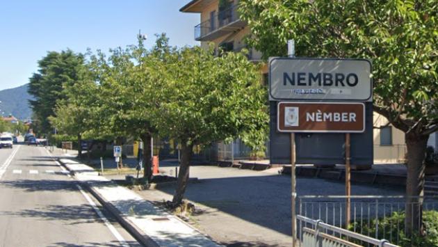 Uccide il padre a coltellate e ferisce gravemente la madre 