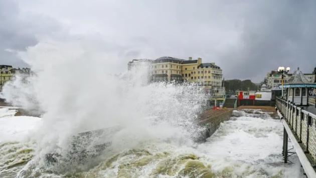 Tempesta Ciaran, 1,2 milioni di case senza luce in Francia 