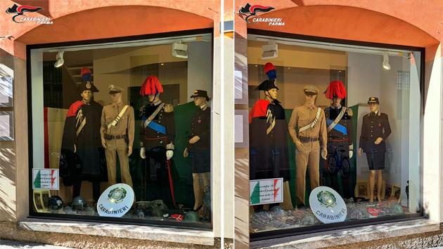 Oggettistica d’epoca dell’Arma e uniformi