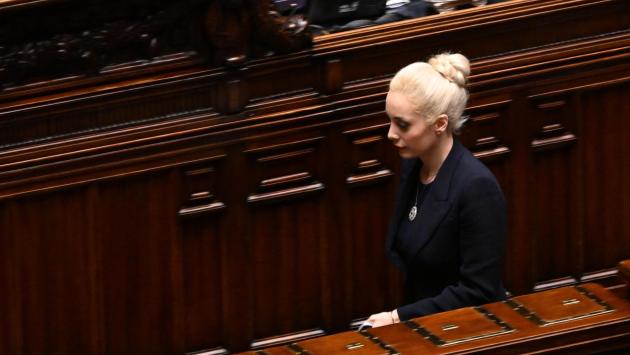 Il ritorno di Marta Fascina in Parlamento, per la prima volta in aula dopo la morte di Berlusconi
