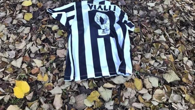 Ritrovata la maglia di Gianluca Vialli rubata nel Cremonese