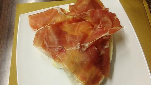 Pizzeria Baia Azzurra - Al trancio in teglia: qui la pizza si mangia solo così
