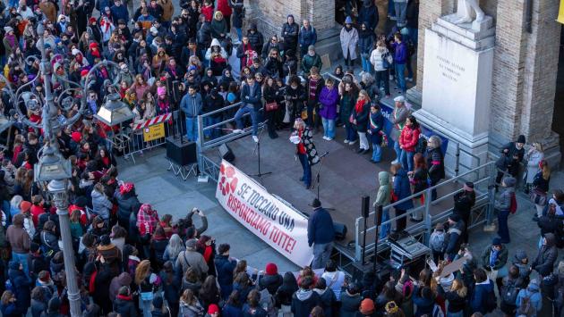 La Cavandoli (Lega) contestata in piazza. Lei: "I fischi sono un esempio di politica antidemocratica"