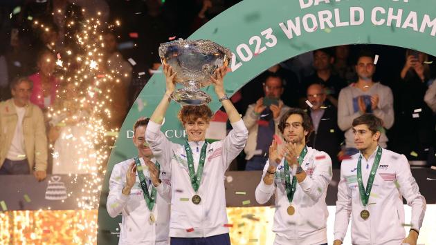 Sinner asfalta De Minaur e l'Italia conquista la Coppa Davis per la seconda volta: Australia battuta. Panatta (che vinse nel 1976): "Mi  sono tolto un pensiero. Ora intervisteranno loro"