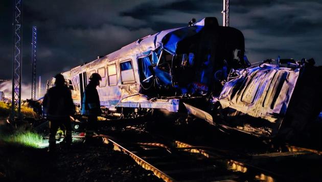 Cosenza, treno travolge un camion: morti i due conducenti