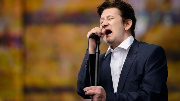Morto a 65 anni Shane McGowan, il cantante dei Pogues