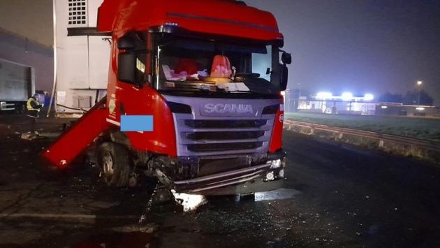 Due camion si scontrano in via Colorno, nessun ferito ma lunghe code. Tratto chiuso in A15