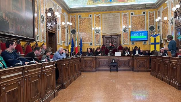 Consiglio comunale, si comincia con il circolo Zerbini " Mai stata rilasciata alcuna licenza di pubblico spettacolo" e i prossimi lavori al Parco testoni