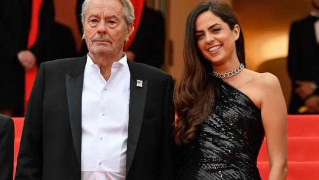 "Non sono rimbambito": Alain Delon pronto a querelare il figlio Anthony