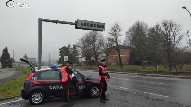 Fermato alle 5 del mattino, sul furgone aveva  due tunisini senza documenti: denunciato imprenditore edile