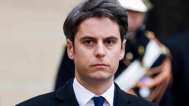 Gabriel Attal è il nuovo primo ministro francese: ha 34 anni ed è il più giovane di sempre 