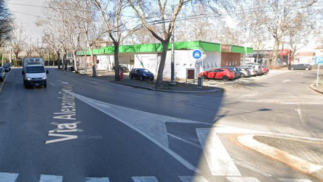 Scontro auto-bici tra via Fleming e piazzale Caduti del lavoro: un ferito