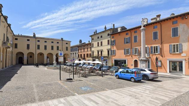 Cade in una bocca di lupo per 4 metri: grave un 50enne a Castiglione delle Stiviere