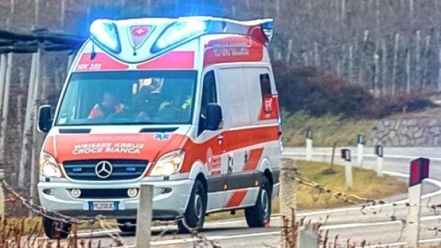 Colpito da albero che stava tagliando, muore a Massa Carrara