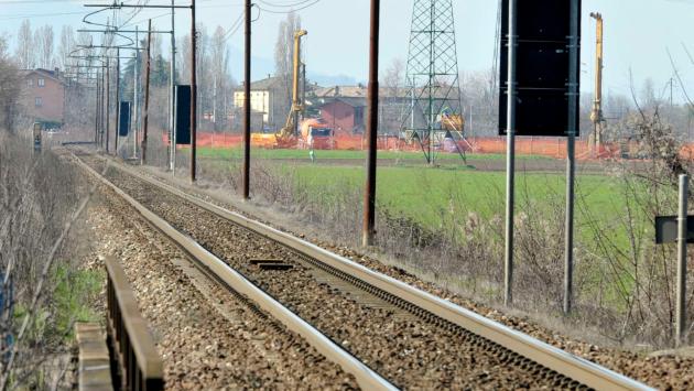 Bimbo di 9 anni travolto e ucciso da un treno nel Torinese