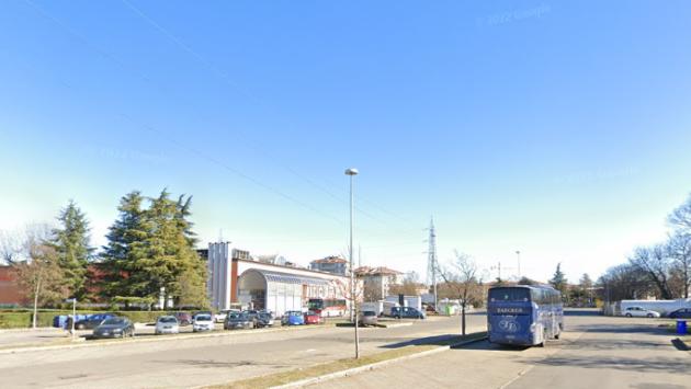 Auto a fuoco in largo Beccaria 