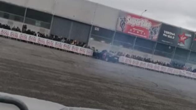 Auto contro spettatori, 10 feriti al Motor Bike Expo Verona - Il video dell'incidente