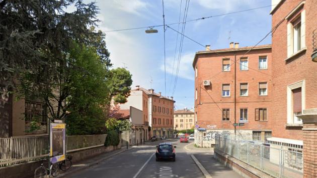 Bologna: "Aggredito in strada da 4 o 5 giovani, nessuno mi ha aiutato. Cerco testimoni" 
