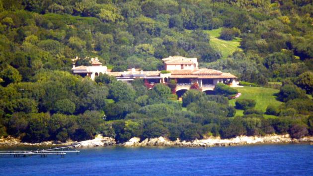 I figli di Berlusconi mettono in vendita Villa Certosa per mezzo miliardo