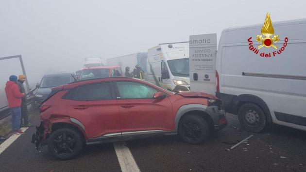 A1, coda per incidente fra Parma e Terre di Canossa-Campegine. Maxi-tamponamento in A22: decine di mezzi coinvolti 