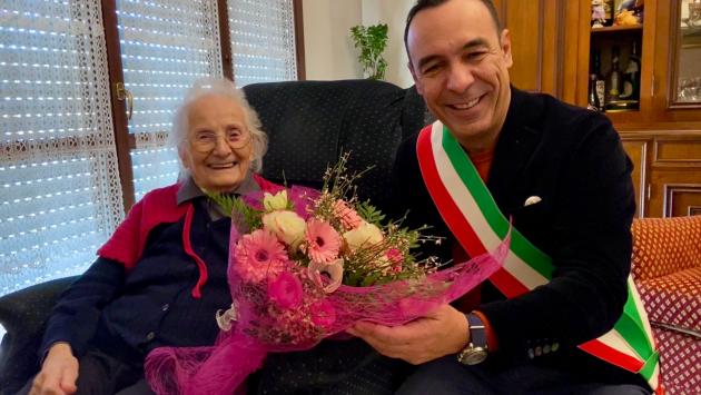 Torrile: Giannina e i suoi 103 anni. Brindisi e chiacchiere con il sindaco Fadda